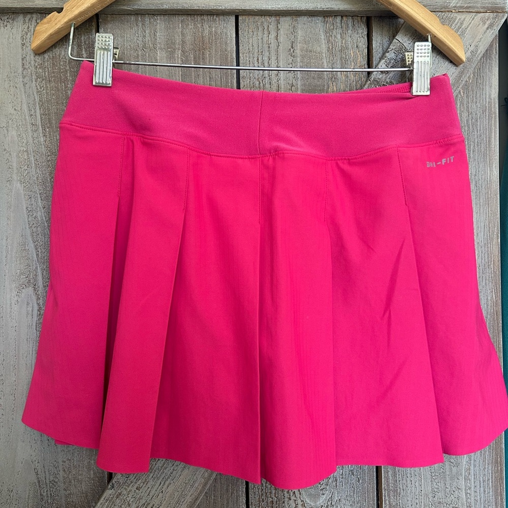 Nike Women's Bright Pink pickleball or tennis Skort - Picture 2 of 6